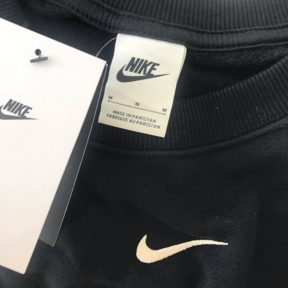 Nike Black Logo Sweatshirt - Picture 6 of 6